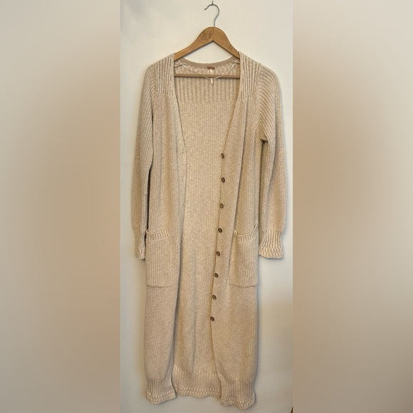 Free People Its Alright Cardi Beige Women Size Medium Chunky Knit Pocket Buttons - Picture 12 of 16